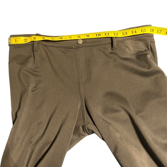 Hue grey pull on women’s pants large elastic waist back pockets. - Picture 2 of 9